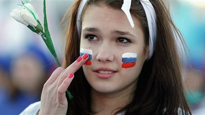 «حلوة ومش نكدية».. موقع أمريكي يرصد 7 صفات للمرأة الروسية