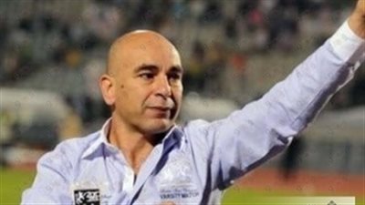 حسام حسن يطمئن على أحمد منصور بعد جراحة «الصليبي»