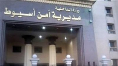 إزالة حالة تعد على وكالة لطفي الأثرية بأسيوط
