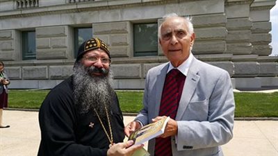 بالصور.. الأنبا «مارتيروس» يزور مكتبة «الكونجرس» الأمريكي