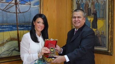 رانيا المشاط تبحث الاستفادة من التجربة الإندونيسية في السياحة