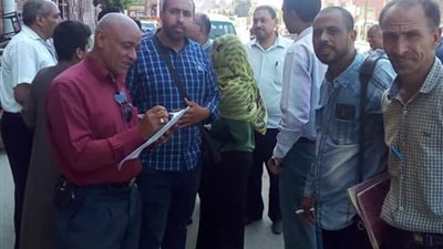 القوى العاملة بأسيوط تشن حملة مكبرة للتفتيش على المنشآت (صور)