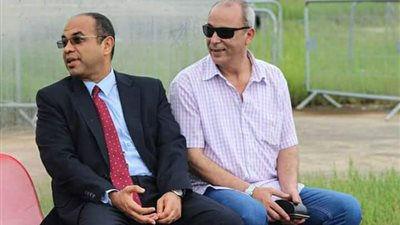 السفير المصري بالجابون يؤازر فريق المصري في مرانه الأول