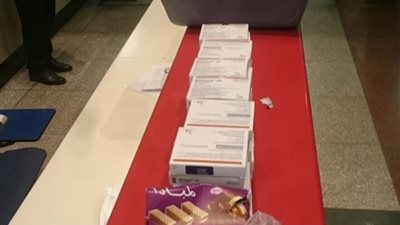 ضبط 5 ركاب حاولوا تهريب كمية من الأدوية بمطار القاهرة