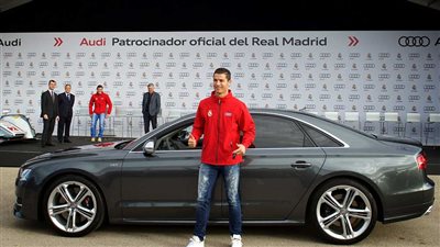 هوايات نجوم أوروبا خارج المستطيل الأخضر.. رونالدو عاشق للسيارات والأزياء.. بيل يمارس رياضة الجولف.. نيمار وألفيس يتجهان للغناء.. ميسي يقضي وقته مع الكلاب