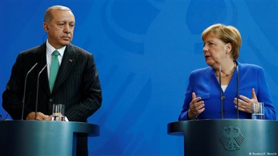 ميركل تستقبل أردوغان في برلين وتؤكد وجود «اختلافات عميقة»
