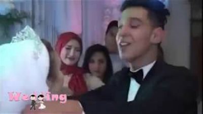 بالفيديو.. عروس وشقيقها الأصغر ينهاران من البكاء خلال رقصة مؤثرة