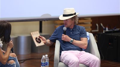 أوين ويلسون يكشف أسراره في ندوة بمهرجان الجونة: حاولت ترجمة أغاني عمرو دياب.. أخي ينام كثيرًا بسبب السهر في الجونة.. أشعر بالاطمئنان.. ووسائل الإعلام العالمية تبالغ في تصوير الأوضاع بمصر