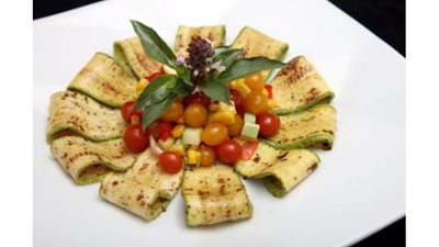 طريقة إعداد سلطة الكوسا بالذرة وصوص الخل والليمون