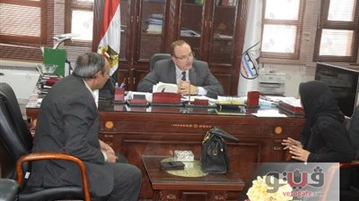 بالصور.. محافظ بني سويف لأسرة الشهيد «يحيى حسن»: «لن ننسى تضحياتهم»