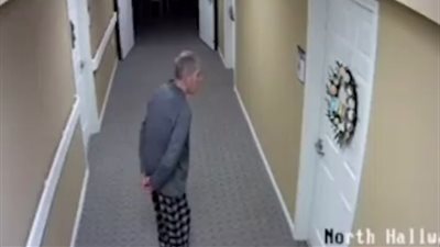 لحظة وفاة مسن في شجار غير متوقع (فيديو)