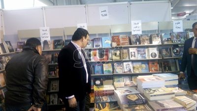 5 مشاهد تلخص اليوم السادس لمعرض الكتاب.. وفاة أحد الزائرين.. «الثقافة»: 2 مليون زائر حتى الآن.. «الحاج علي»: يبعث رسالة بأن مصر مستقرة.. و«حاتم ربيع» يتفقد الفعاليات