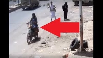 بالفيديو.. لحظة سرقة يمني أمام زوجته وفي وضح النهار