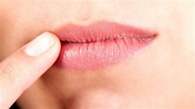 أسباب وعلاج تشقق الشفاه في الشتاء