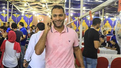 مصطفى كمال يدلي بصوته في الجمعية العمومية بالأهلي