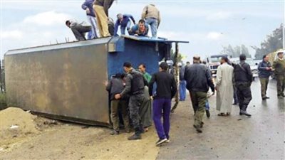 التحريات: إصابات حادث انقلاب سيارة ترحيلات طريق الفيوم طفيفة وسطحية