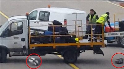 عاملة يابانية تثير ضجة بما تفعله بحقائب ركاب طائرة (فيديو وصور)