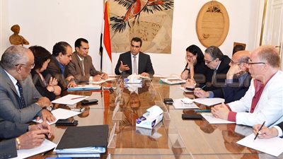 وزير الثقافة يناقش خطة الأنشطة وتأمين المباني ضد الإرهاب