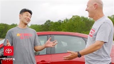 قسم الأداء العالي في تويوتا يستعرض تطوير سيارة افالون (فيديو)