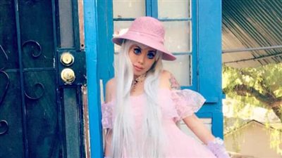 ٨٠ ألف متابع عبر إنستجرام يتبعون شبيهة باربي (صور)