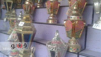 بالفيديو والصور.. فوانيس رمضان تزين «الكيت كات» والأسعار «نار»