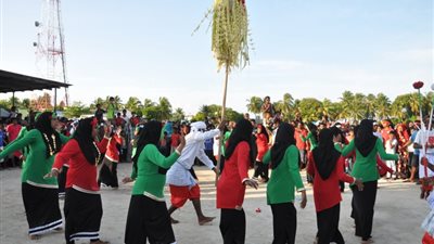 بالصور.. «كعكة الطحين» أشهر أكلات سكان جزر المالديف في رمضان
