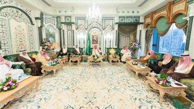 العاهل السعودي يصل مكة لقضاء ما تبقى من رمضان بجوار بيت الله الحرام