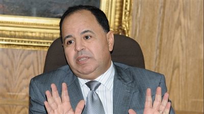 وزير المالية ينفي فرض ضرائب على الـ«آي فون» وعربات الفول