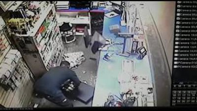 بالفيديو.. لحظة سرقة محل لبناني وتحطيم محتوياته في ميشيجان