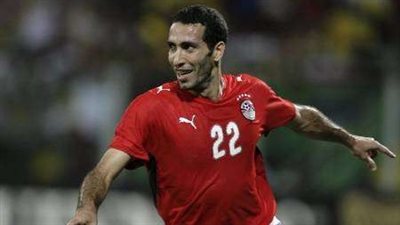 أبو تريكة للاعبي المنتخب: «نريد فرحة تسعد العرب يا أبطال»