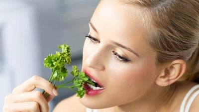 أقنعة الألوفيرا بأوراق النيم والشوفان لشد البشرة وعلاج الشحوب