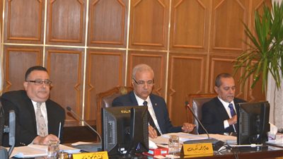 قراءة الفاتحة على أرواح ضحايا القطارين باجتماع مجلس جامعة الإسكندرية