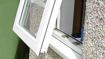 بالفيديو والصور.. ثعلب يقتحم منزلا ويسرق ذراع بلايستيشن