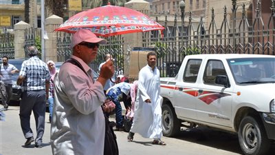 المصريون يواجهون ذروة الموجة الحارة بـ