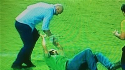 عقوبات تنتظر «حسام حسن» بعد واقعة «ضرب مصور الداخلية».. الإيقاف 4 أشهر والحبس عامين وفقًا للقانون.. محافظ الإسماعيلية يتوعد «العميد».. مطالبات بتجريده من لقب أفضل مدرب.. 