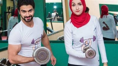 «فوتوسيشن» لشاب وحبيبته في الجيم يشعل «فيس بوك» (صور)