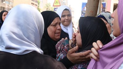 بكاء طلاب علمي بسبب الفيزياء وفرحة شعبة الأدبي لسهولة التاريخ بلجان الدقي (فيديو)