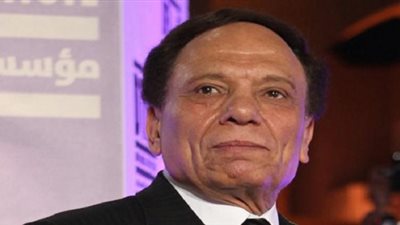 تفاصيل عودة عادل إمام للمسرح بعد غياب 10 سنوات