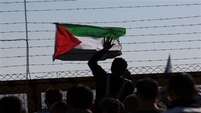 الجارديان: الفلسطينيون دفعوا ثمن جريمة لم يرتكبوها
