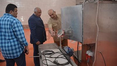 محافظ الوادى الجديد يتفقد المراحل الأخيرة لتطوير مجمع التمور (صور)