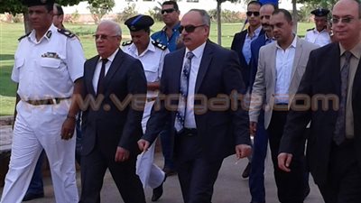 محافظ بورسعيد يشارك رجال الداخلية تناول الإفطار