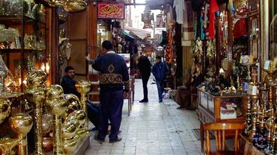 كاميرات المراقبة تسقط عامل سرق هاتفا غالى الثمن بخان الخليلى