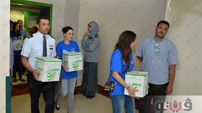 «مصر للطيران» و«بوينج» العالمية يدخلان الفرحة على مرضى قصر العيني