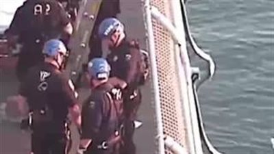 بالفيديو.. لحظة إنقاذ شاب حاول القفز من فوق جسر مانهاتن