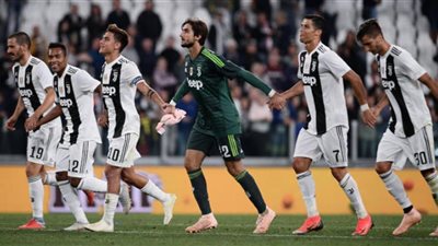 يوفنتوس يواجه نابولي وروما أمام لاتسيو اليوم في الكالتشيو