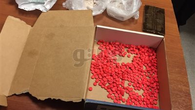 ضبط حشيش وهيروين بمناطق حساسة لراكبة في مطار القاهرة
