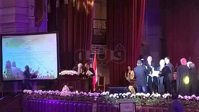 بالصور.. «الخشت» يتسلم شهادة الاعتماد الدولي لعلاج طبيعي القاهرة
