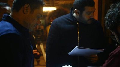 عمرو يوسف ومحمد علي في كواليس «طايع»