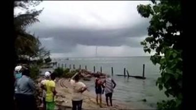 بالفيديو.. زوابع مائية تثير رعب السياح والسكان في كوبا