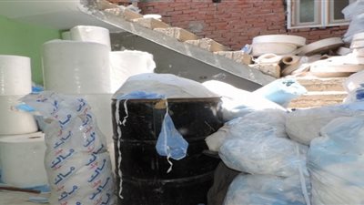 ضبط مصنع لإنتاج مناديل غير صالحة للاستهلاك الآدمي بالجيزة